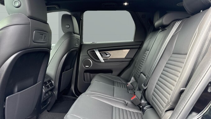 Land Rover Discovery Sport 2.0 D200 Metropolitan 5dr Auto [5 Seat] Diesel Station Wagon - Image 4